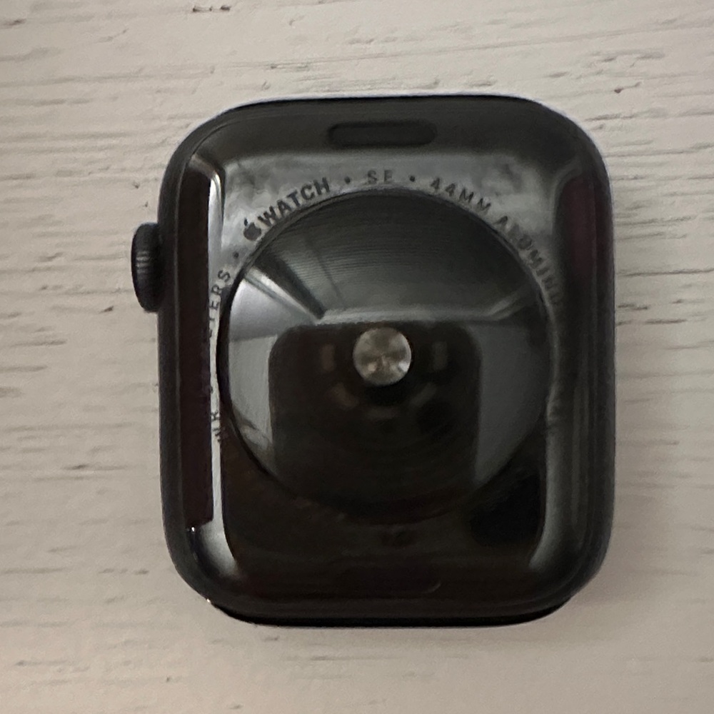 Apple Watch SE 44mm with Gucci Strap - Picture 4 of 9